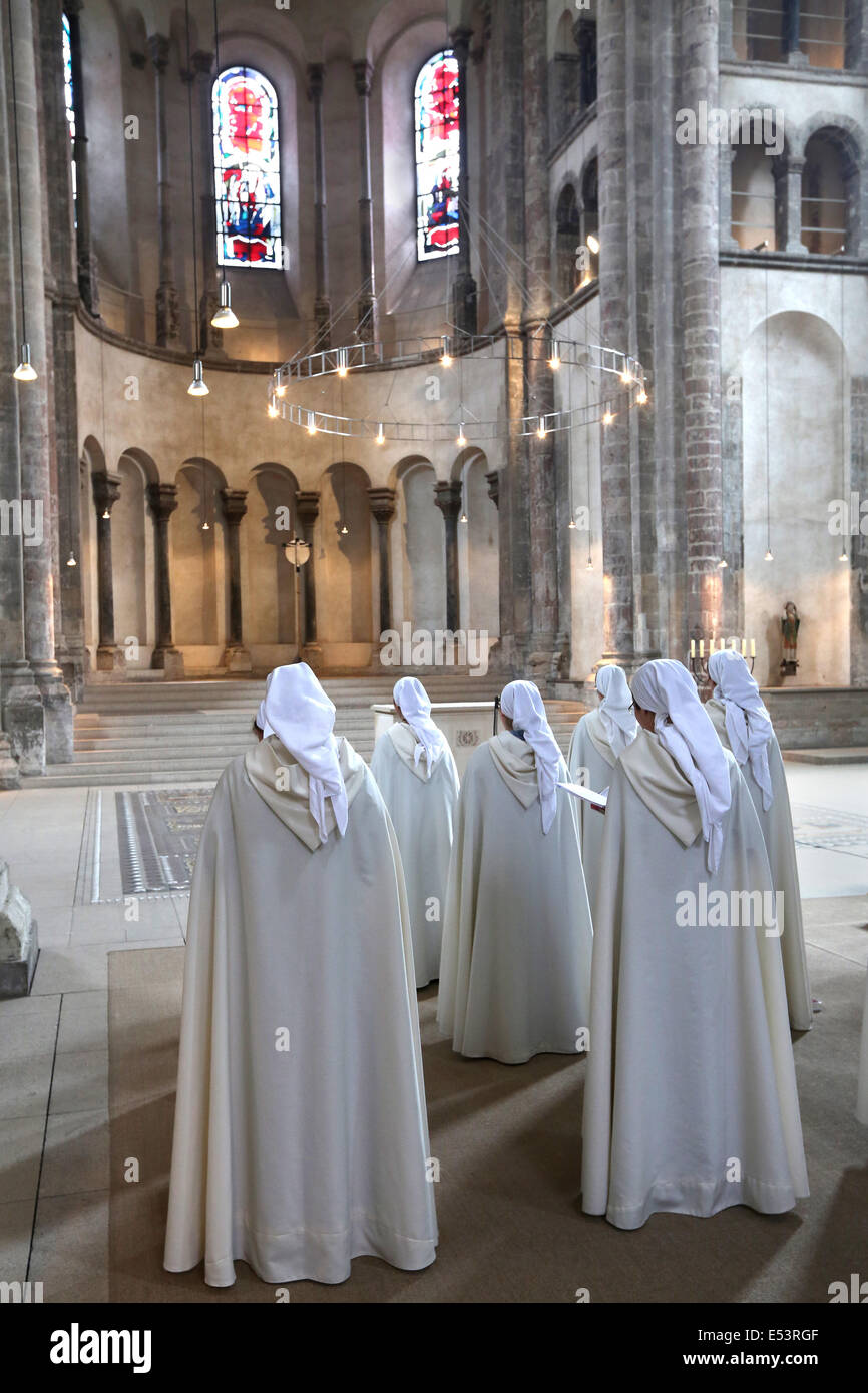 Nuns of the roman catholic religious congregation Monastic Communities of Jerusalem. Church