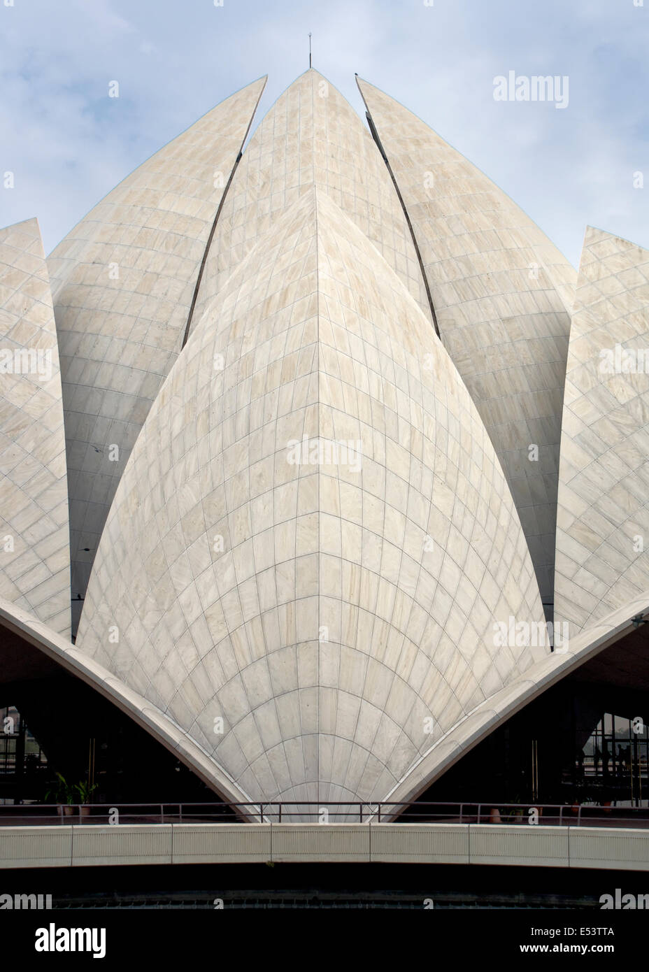 Modern architectural lines against blue sky. Shells or leaves of the lotus roof on Baha'i temple in New Delhi. Stock Photo