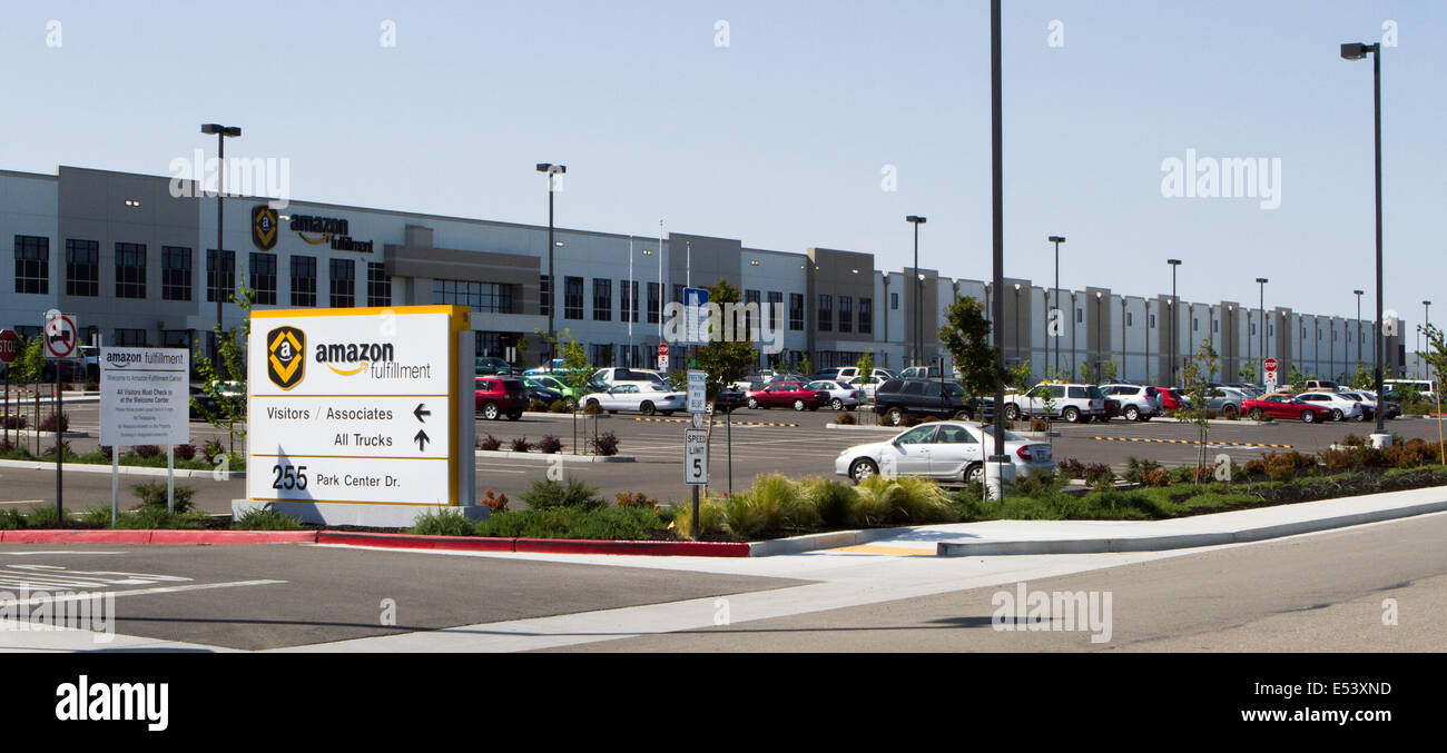 Patterson, CA, USA. 19th Apr, 2014. A new Amazon Fulfillment Center in