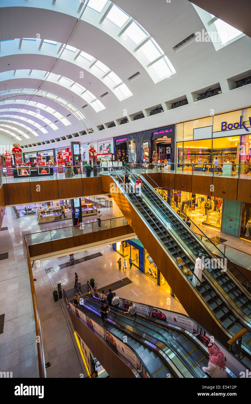 DUBAI, UAE OCTOBER 31 World's largest shopping mall based on total area and sixth largest by