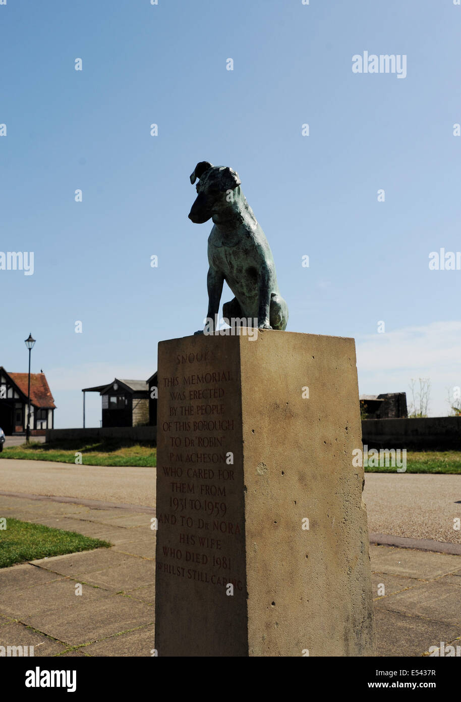 Dog statue aldeburgh hires stock photography and images Alamy