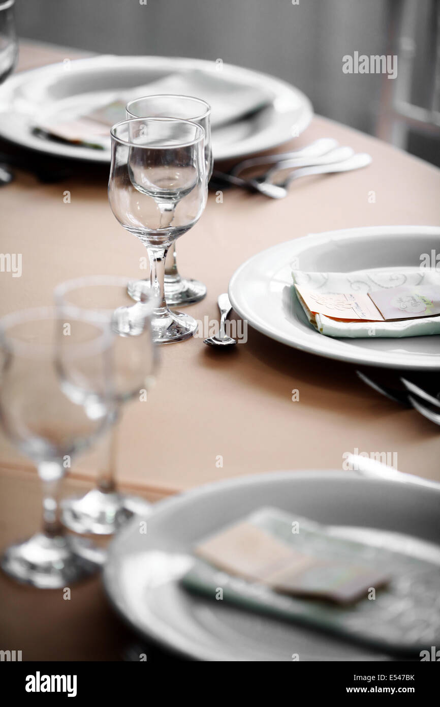 Fancy restaurant table hi-res stock photography and images - Alamy
