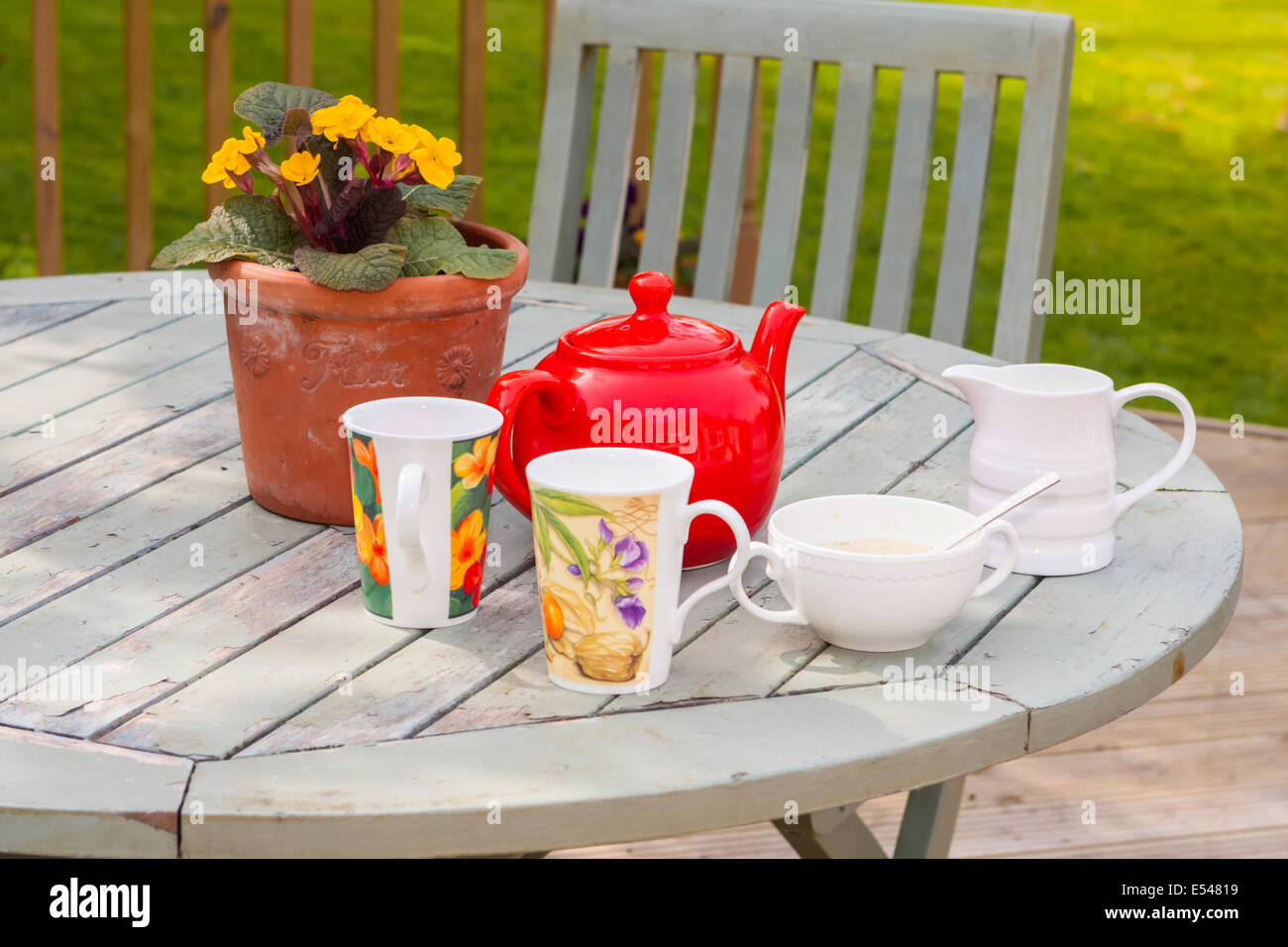 Two red garden chairs hi-res stock photography and images - Alamy