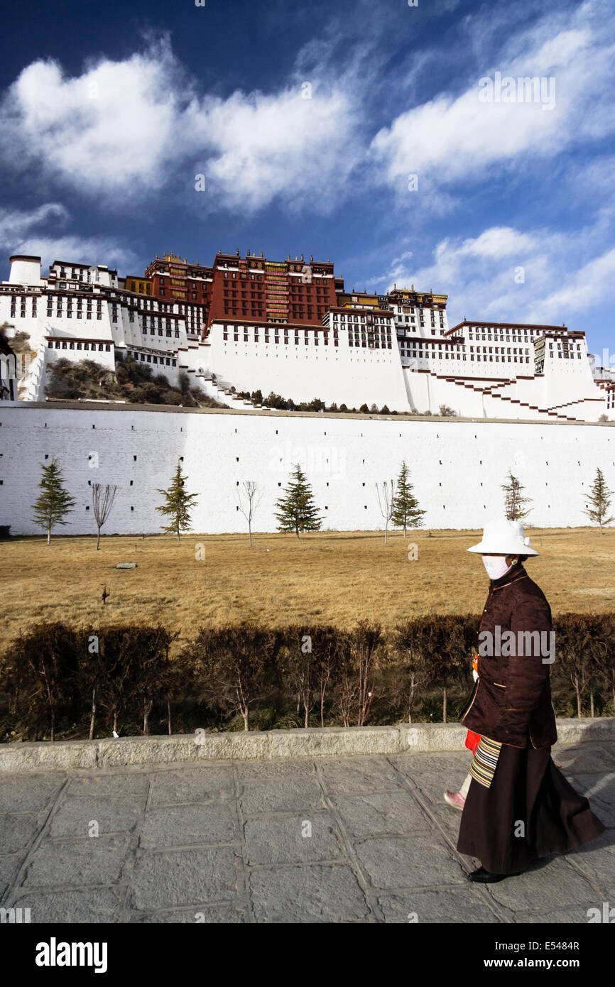 Tibetan pilgrim walking the Kora around the Potala Palace. Lhasa, Tibet Stock Photo