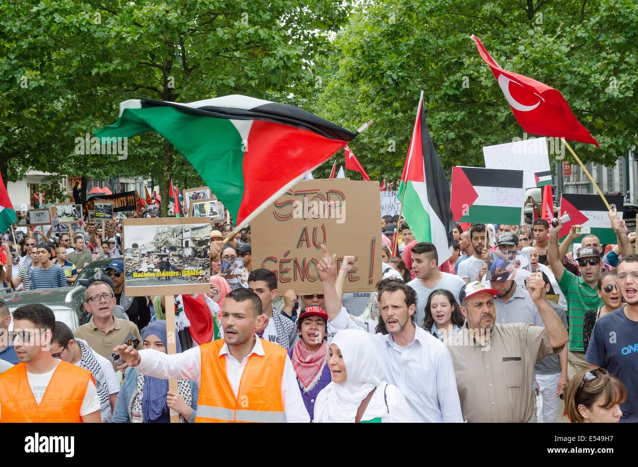 Brussels, Belgium. 19th July, 2014. Around 5.000 people marched through Brussels on Saturday, July 19, 2014 afternoon in protest at the Israeli military operation in Gaza. The demonstration showing solidarity with Palestinians. Credit:  Jonathan Raa/NurPhoto/ZUMA Wire/Alamy Live News Stock Photo