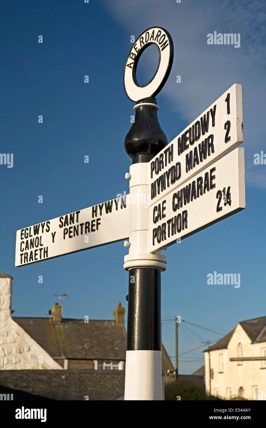 UK, Wales, Gwynedd, Lleyn peninsula, Aberdaron, Welsh language road signpost in centre of village Stock Photo