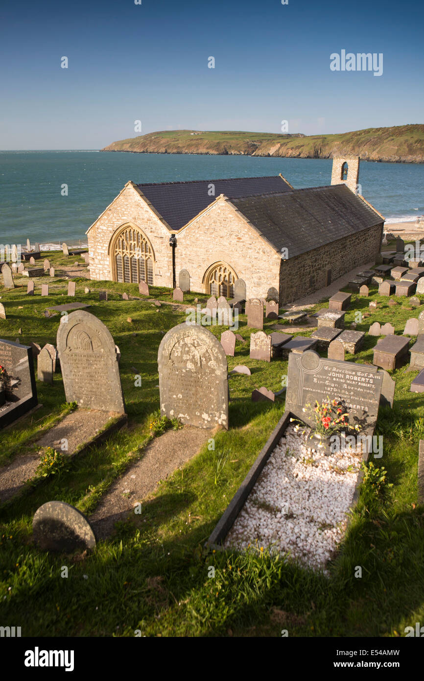 UK, Wales, Gwynedd, Lleyn peninsula, Aberdaron, St Hywyn’s Church and graveyard, over Aberdaron Bay Stock Photo
