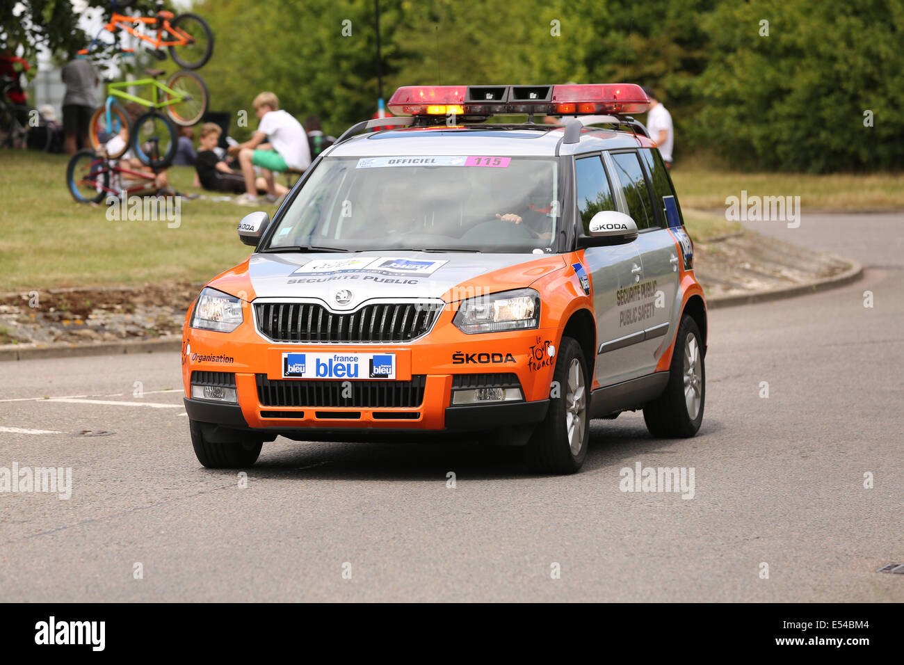 Skoda Yeti support vehicle on the Tour de France, which started in  Yorkshire, on day 3 near Cambridge. 7 July 2014 Stock Photo - Alamy