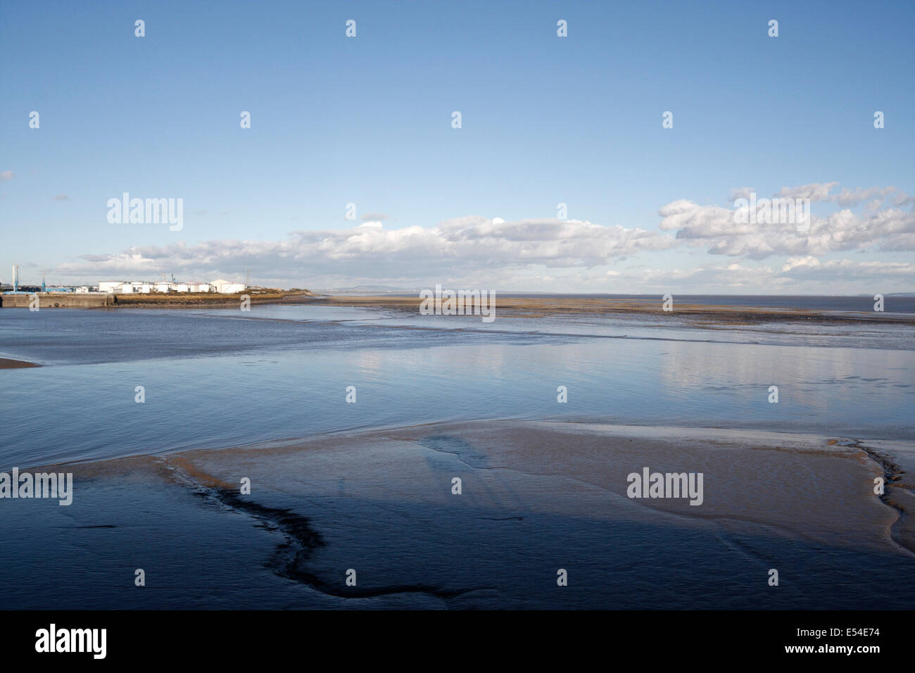 Sea tide in estuary uk hi-res stock photography and images - Alamy
