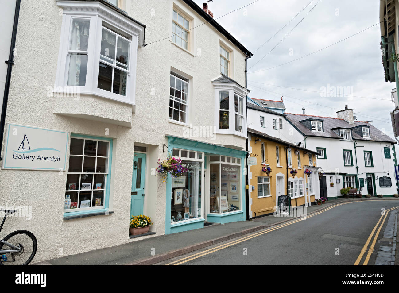 aberdovey aberdyfi wales street scene tourist shops Stock Photo Alamy