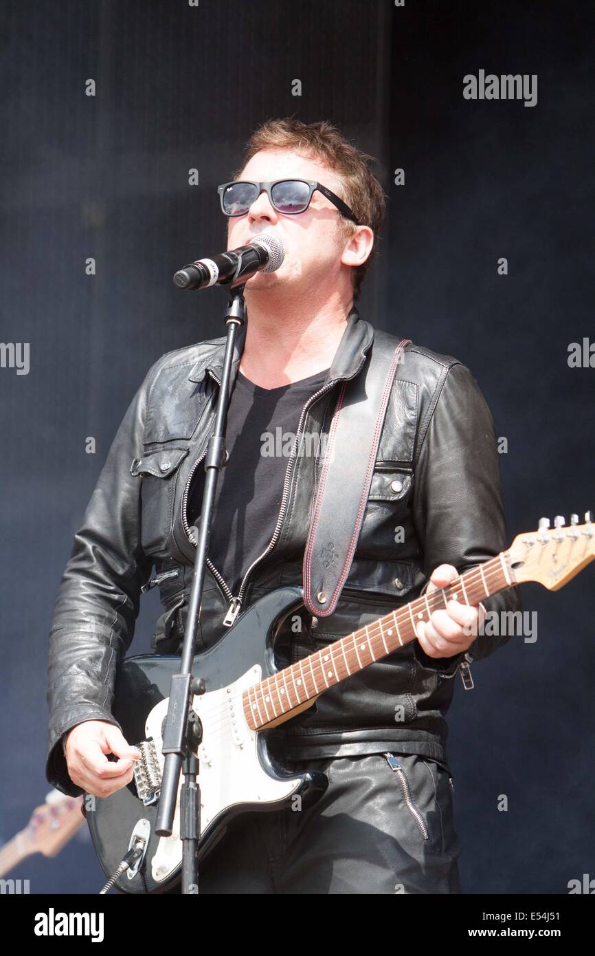 Can Shane Richie Play Electric Guitar