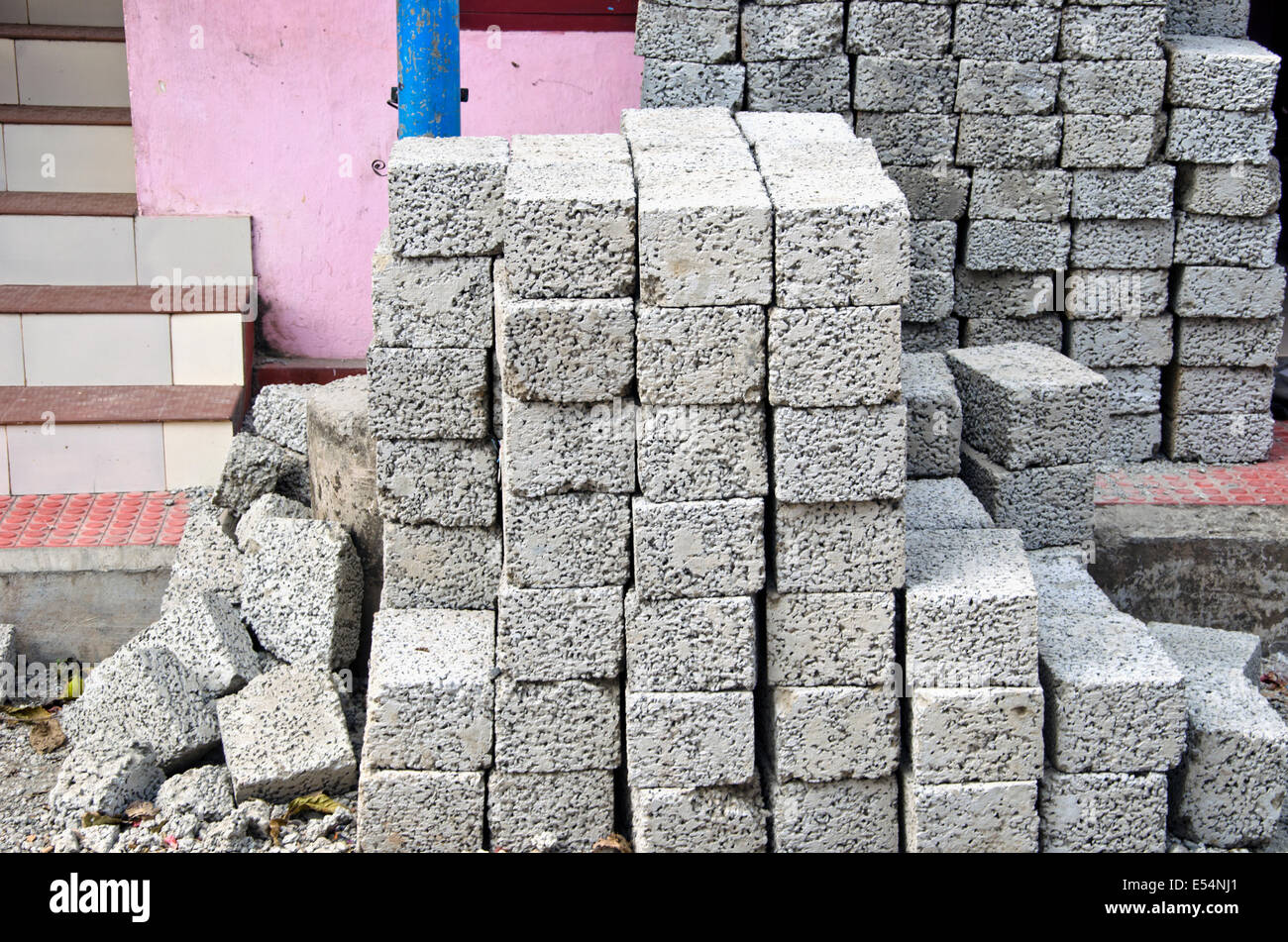 Gray brick hi-res stock photography and images - Alamy