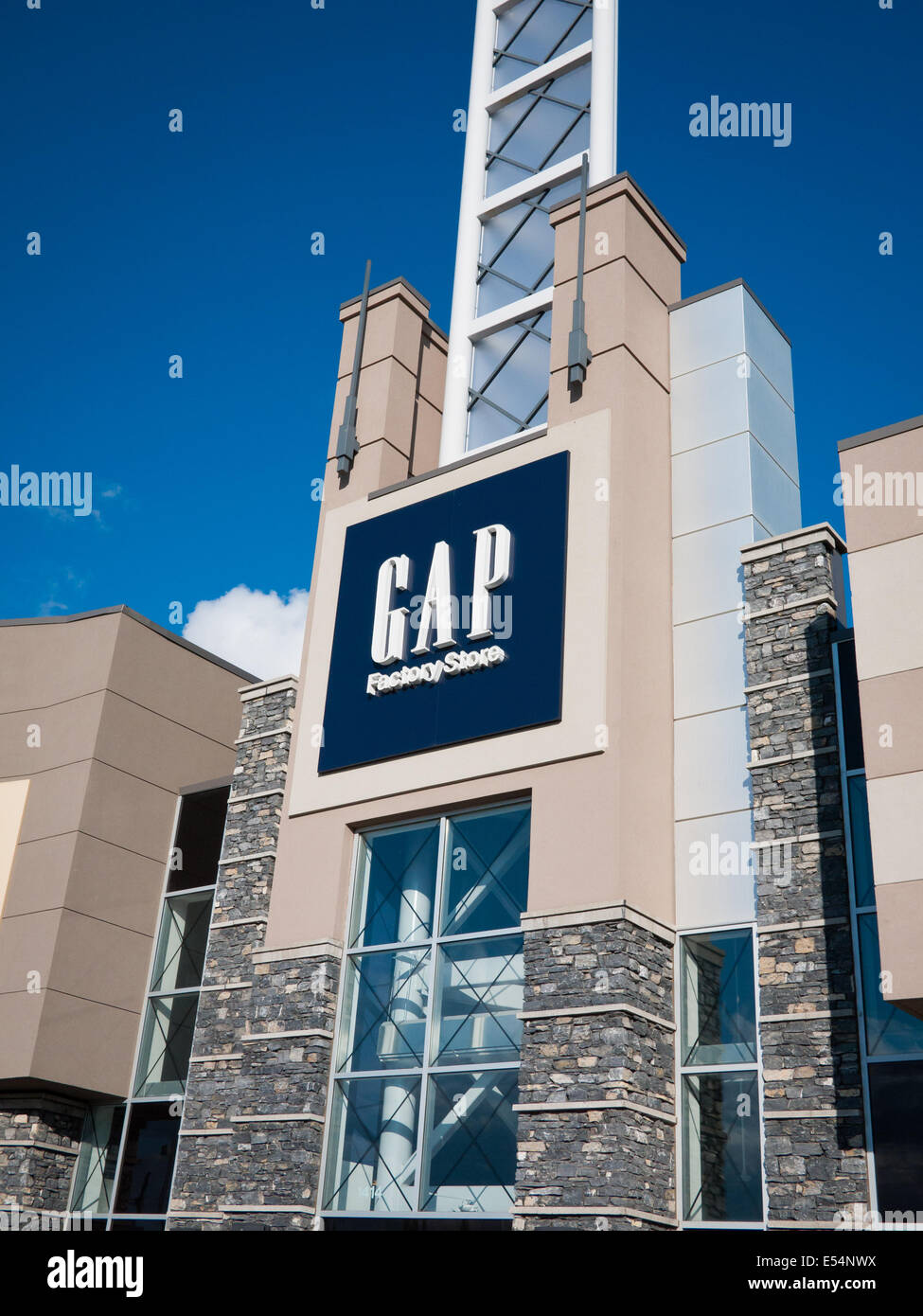 Factory outlet store hi-res stock photography and images - Alamy