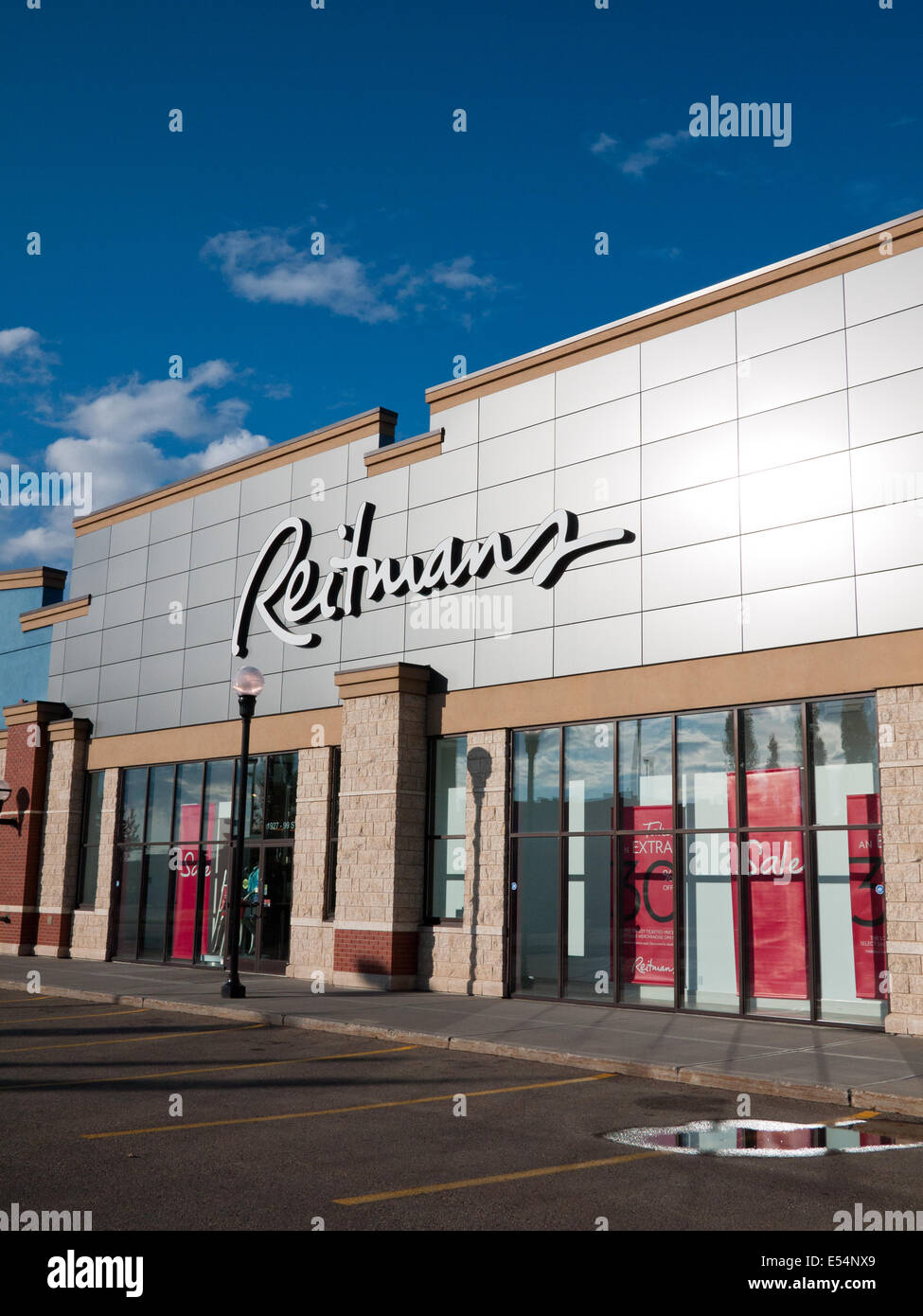 Reitmans clothing store hi-res stock photography and images - Alamy