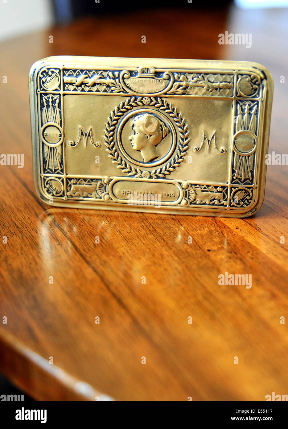 Princess mary gift box hires stock photography and images Alamy