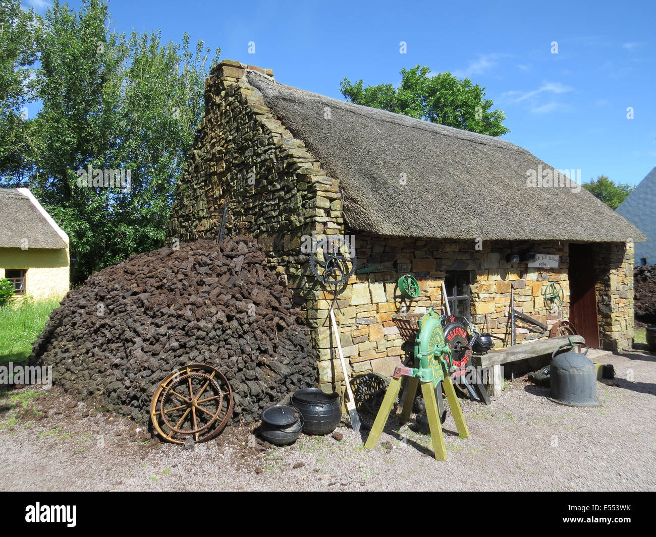 KERRY BOG VILLAGE, County Kerry, Eire. A restored famine village.Photo Tony Gale Stock Photo