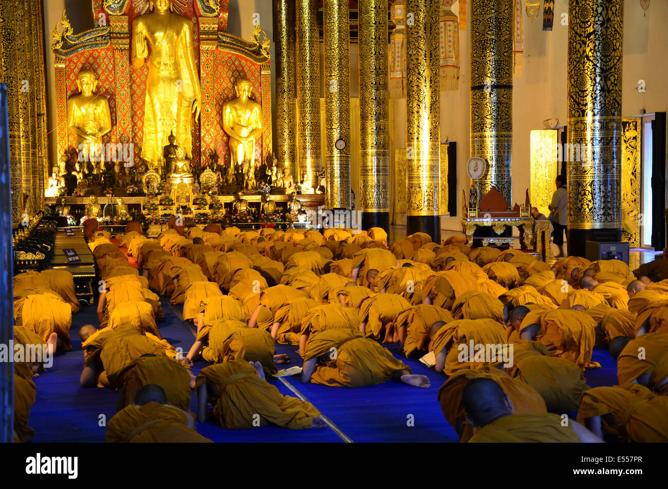 Buddhist monks, Wat Phra Singh, Chiang Mai, Thailand Stock Photo