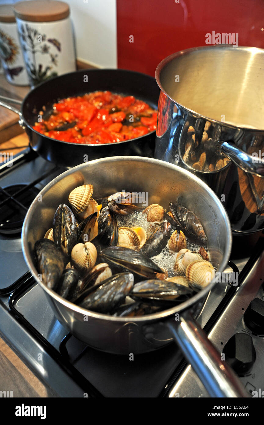 Cockles And Mussels Hi-res Stock Photography And Images - Alamy