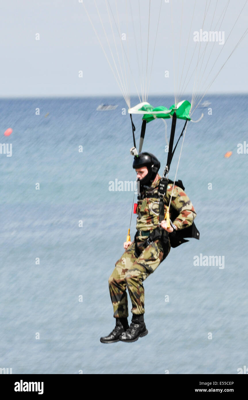 A member of the Black Knights Parachute team (from the Irish Defence Forces) comes in to land Stock Photo