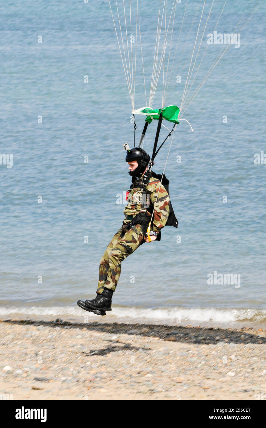 A member of the Black Knights Parachute team (from the Irish Defence Forces) comes in to land Stock Photo