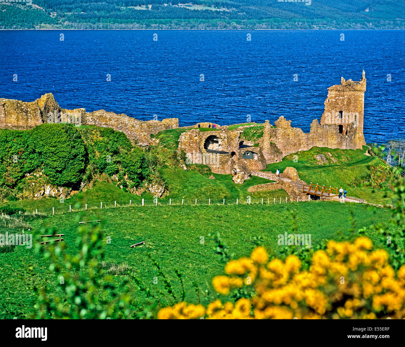 Urquhart castle scottish highlands hires stock photography and images