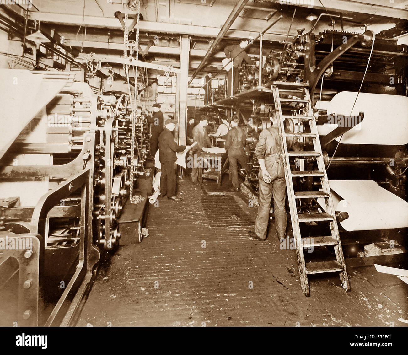 Publishing the Liverpool Express and Weekly Courier - Printing Presses early 1900s Stock Photo