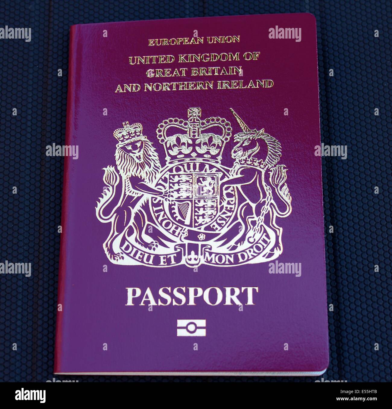 United kingdom of great britain and northern ireland passport cover hi