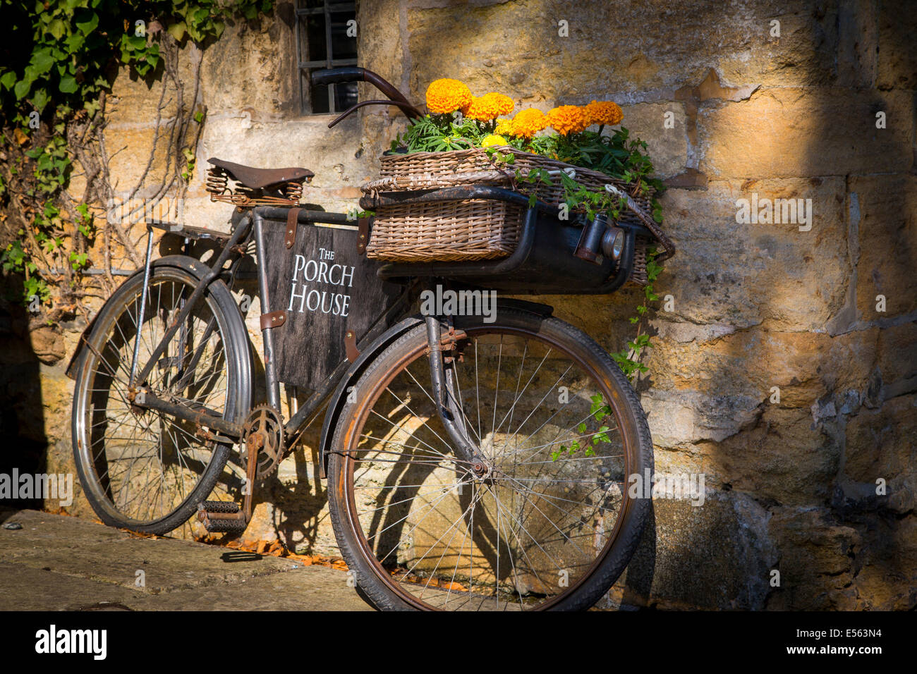 Bicycle parked outside The Porch House Pub and Inn, Stow-on-the-Wold, Gloucestershire, England Stock Photo
