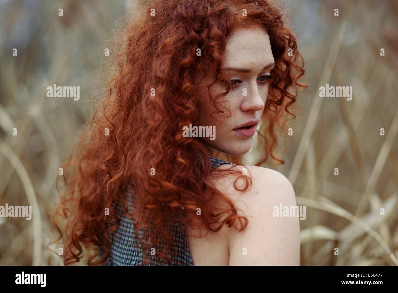 Long curly red hair back hi-res stock photography and images - Alamy