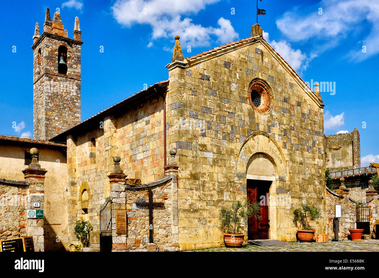 Chiesa di Santa Maria Assunta, Monteriggioni, Italy Stock Photo