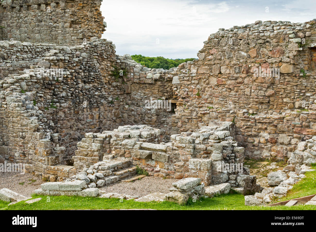 DUFFUS CASTLE INTERIOR WALLS AND CELLAR STONEWORK NEAR ELGIN MORAY SCOTLAND Stock Photo