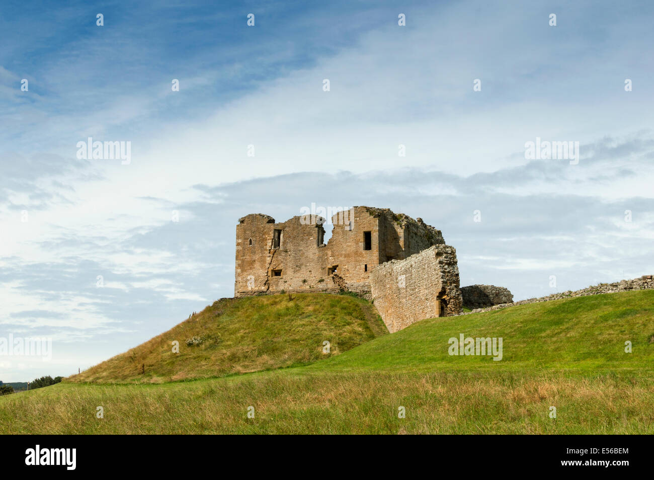 DUFFUS CASTLE THE MOTTE AND REMAINS OF THE BAILEY WALL NEAR ELGIN MORAY SCOTLAND Stock Photo