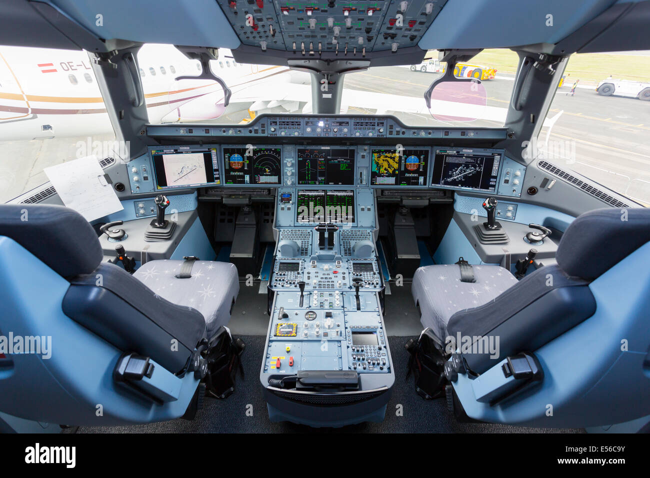 Airbus a350 XWB Flight deck AT FARNBOROUGH AIR SHOW 2014 Stock Photo