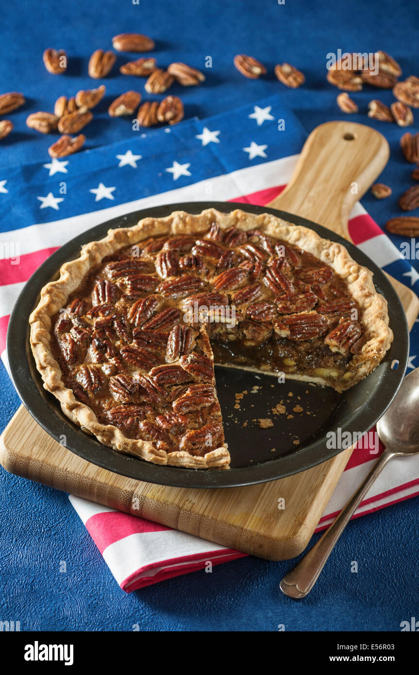 Pecan pie American dessert Stock Photo - Alamy