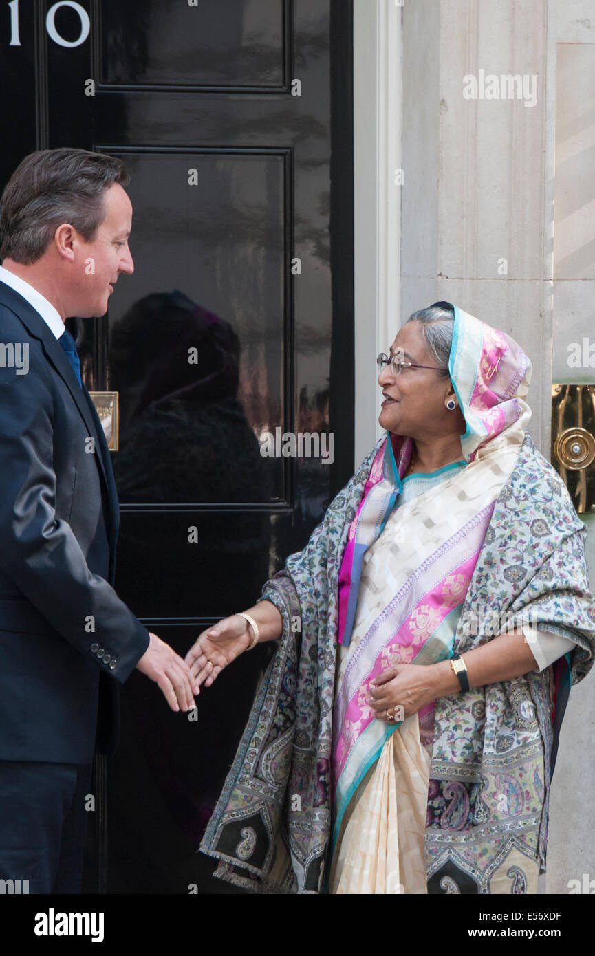 Downing Street, London, UK. 22nd July 2014. Bangladeshi Prime Minister, SHEIKH HASINA, is greeted by DAVID CAMERON at 10 Downing Street. Stock Photo