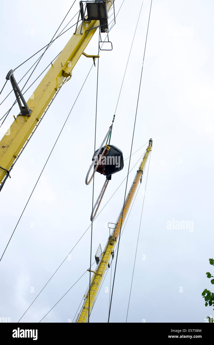 Catapult bungee hires stock photography and images Alamy
