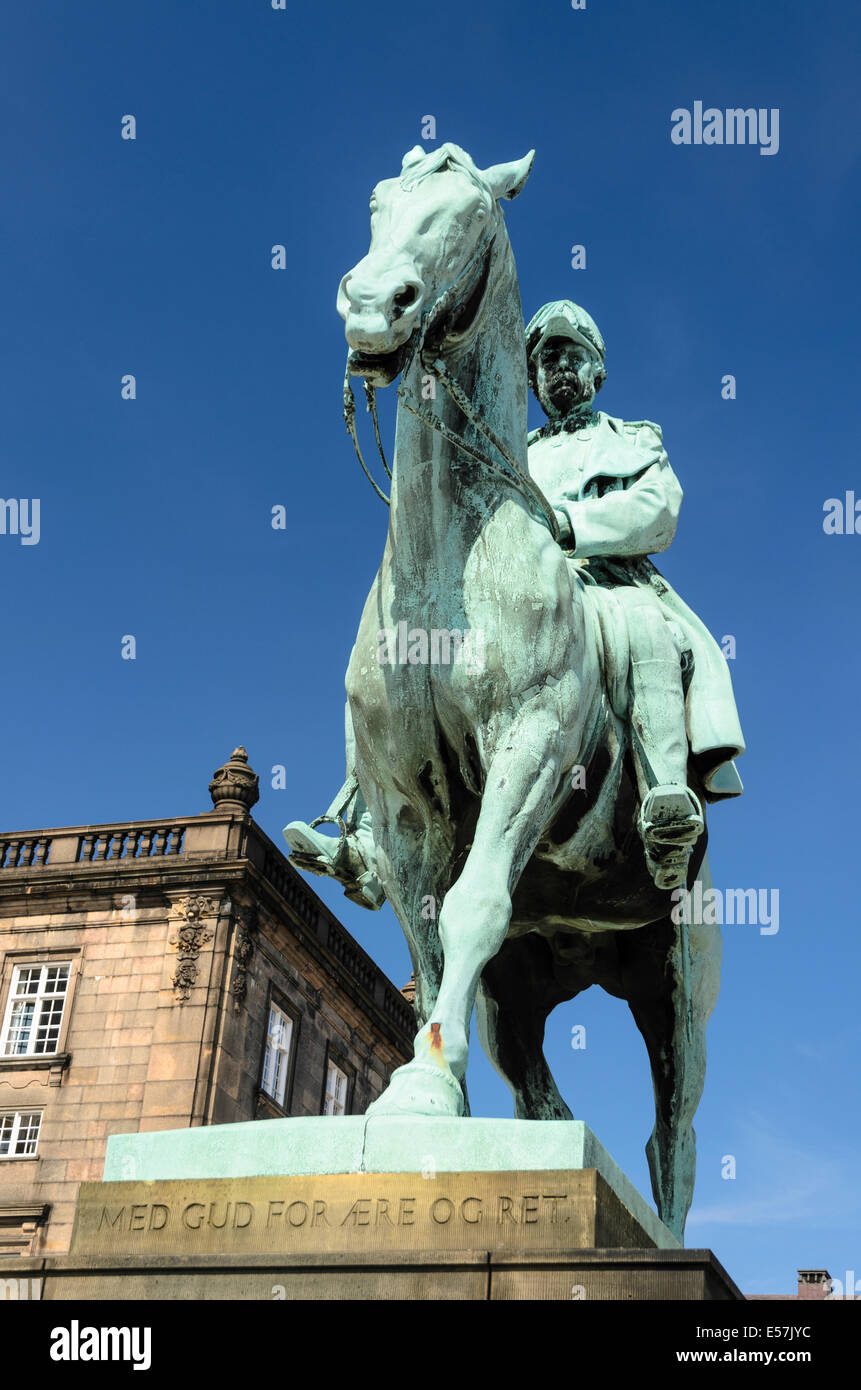 Equestrian statue of Frederik VII, Palace, Copenhagen