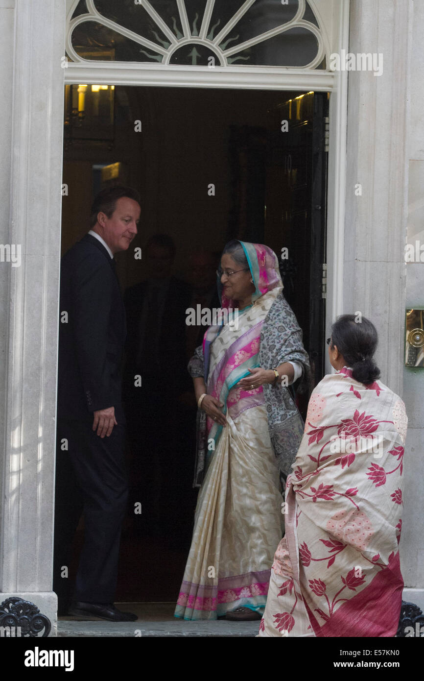 Westminster London,UK. 22nd July 2014. The Bangladeshi PM Sheikh Hasina is welcomed to Downing street by British Prime Minister David Cameron Credit:  amer ghazzal/Alamy Live News Stock Photo