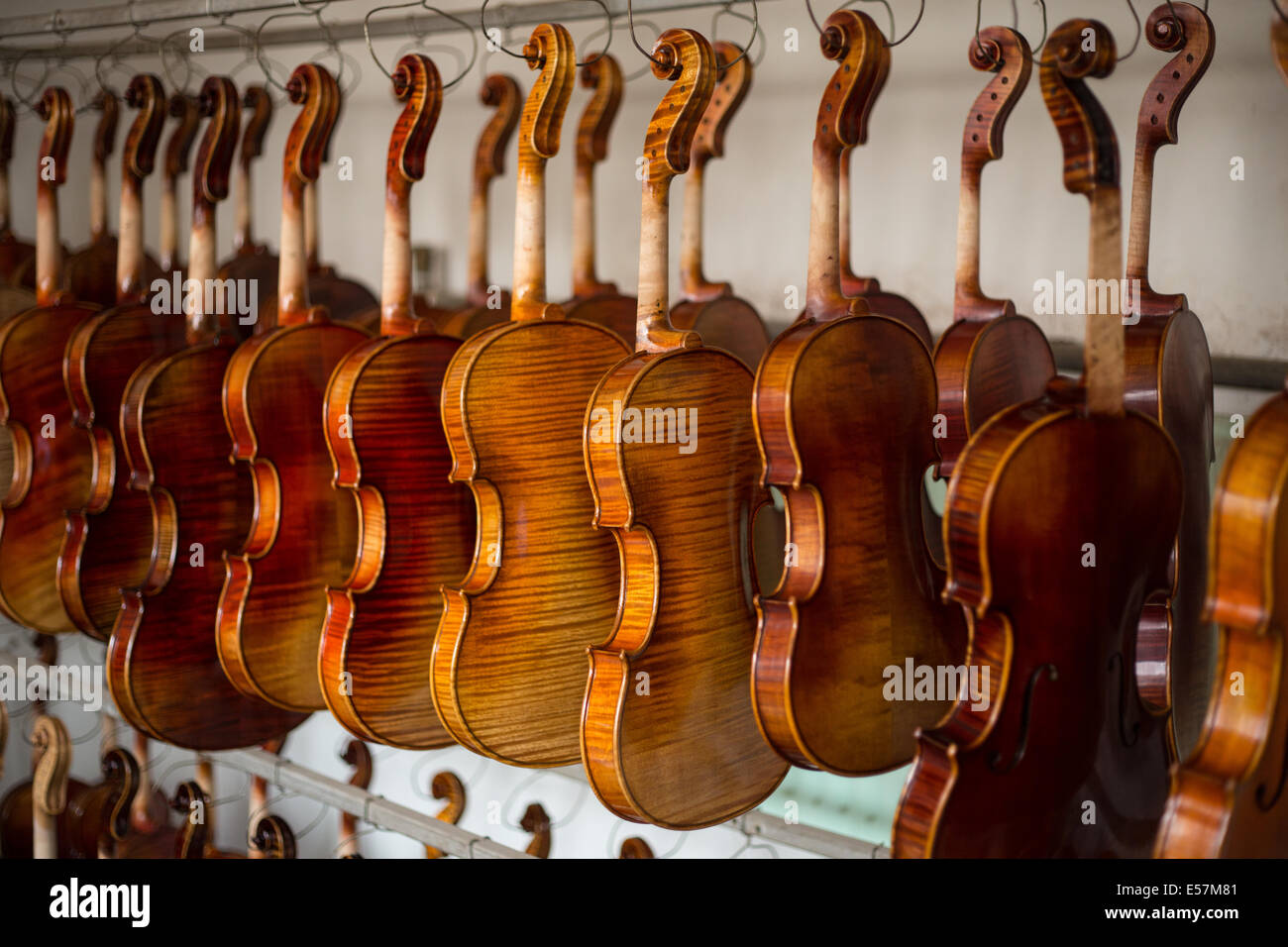 The Beijing Tian Jing Handwork Fiddle Factory, in the Tongzhou district of greater Beijing, China Stock Photo