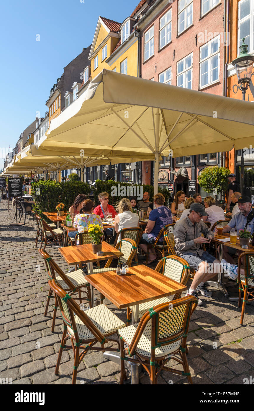 Street cafes in Nyhavn, Copenhagen, Denmark Stock Photo