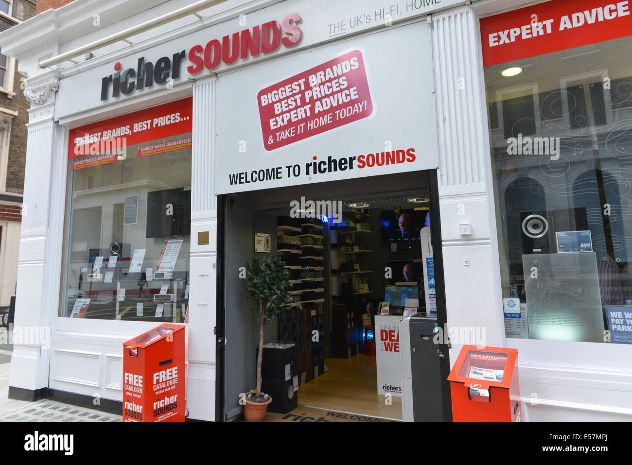 Richer sounds stereo music technology shop Stock Photo Alamy