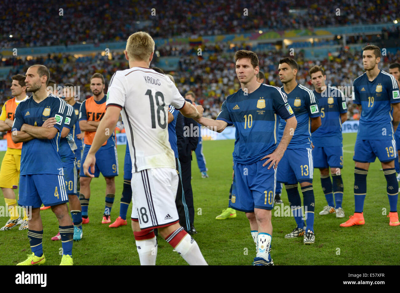 Rio De Janeiro, Brazil. 13th July, 2014. Toni Kroos (GER), Lionel Messi (ARG) Football/Soccer : Lionel Messi of Argentina shakes hands with Toni Kroos of Germany as Argentina players look dejected after the FIFA World Cup Brazil 2014 Final match between Germany 1-0 Argentina at Estadio do Maracana in Rio De Janeiro, Brazil . © FAR EAST PRESS/AFLO/Alamy Live News Stock Photo