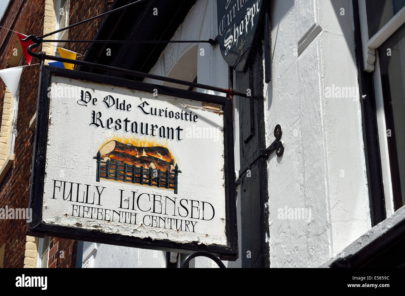 Rochester, Kent, England, UK. Ye Olde Curiositie Restaurant sign Stock Photo Alamy