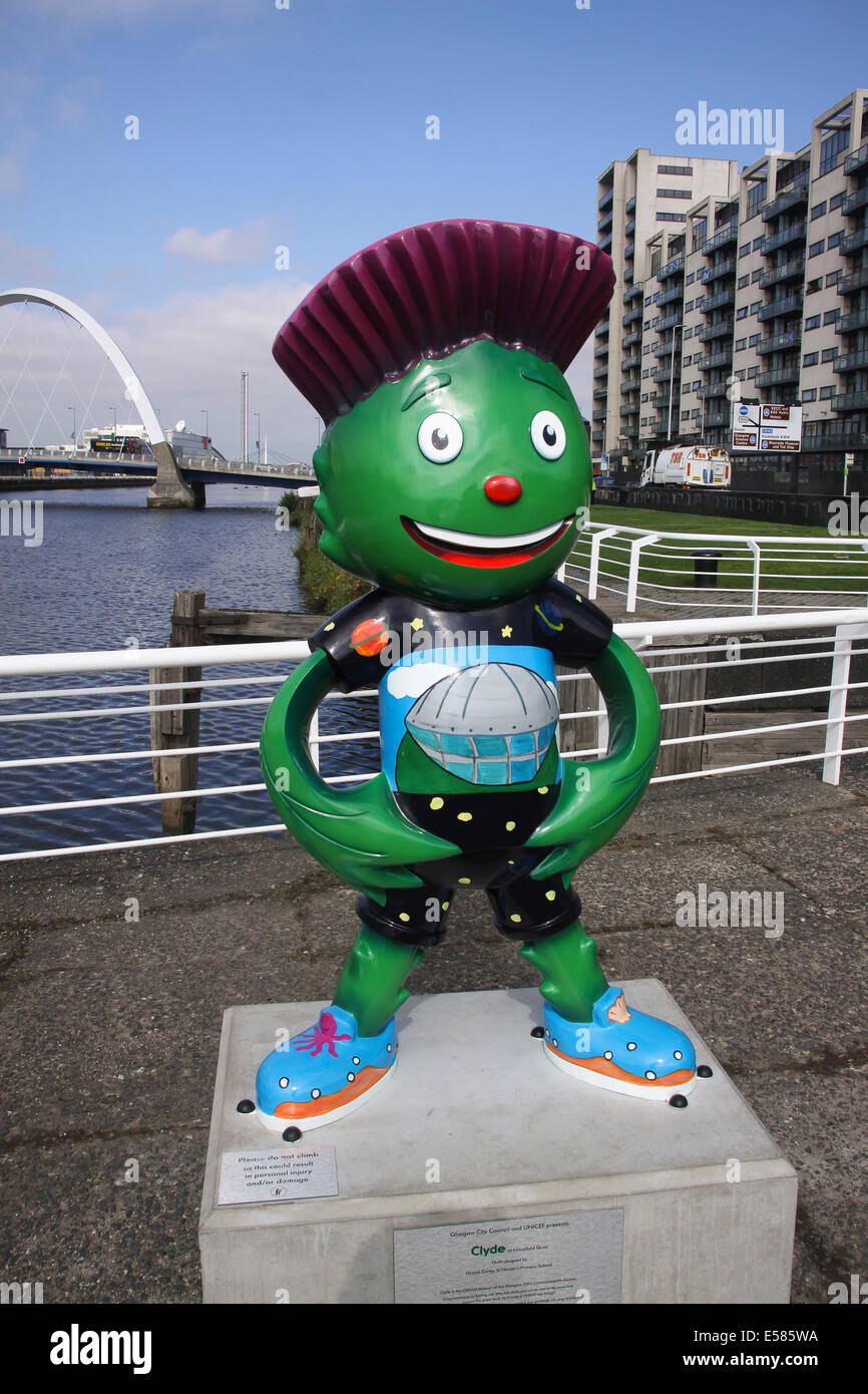 Glasgow, Scotland, UK. 23rd July, 2014. The day of the opening ceremony and Clyde, Glasgow and the weather are ready. Clyde poses in front of the squinty bridge in morning sunshine Credit:  ALAN OLIVER/Alamy Live News Stock Photo