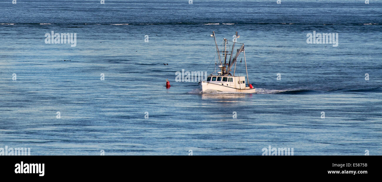 Commercial fishing boat enters Chatham Harbor, Cape Cod, Massachusetts, USA Stock Photo