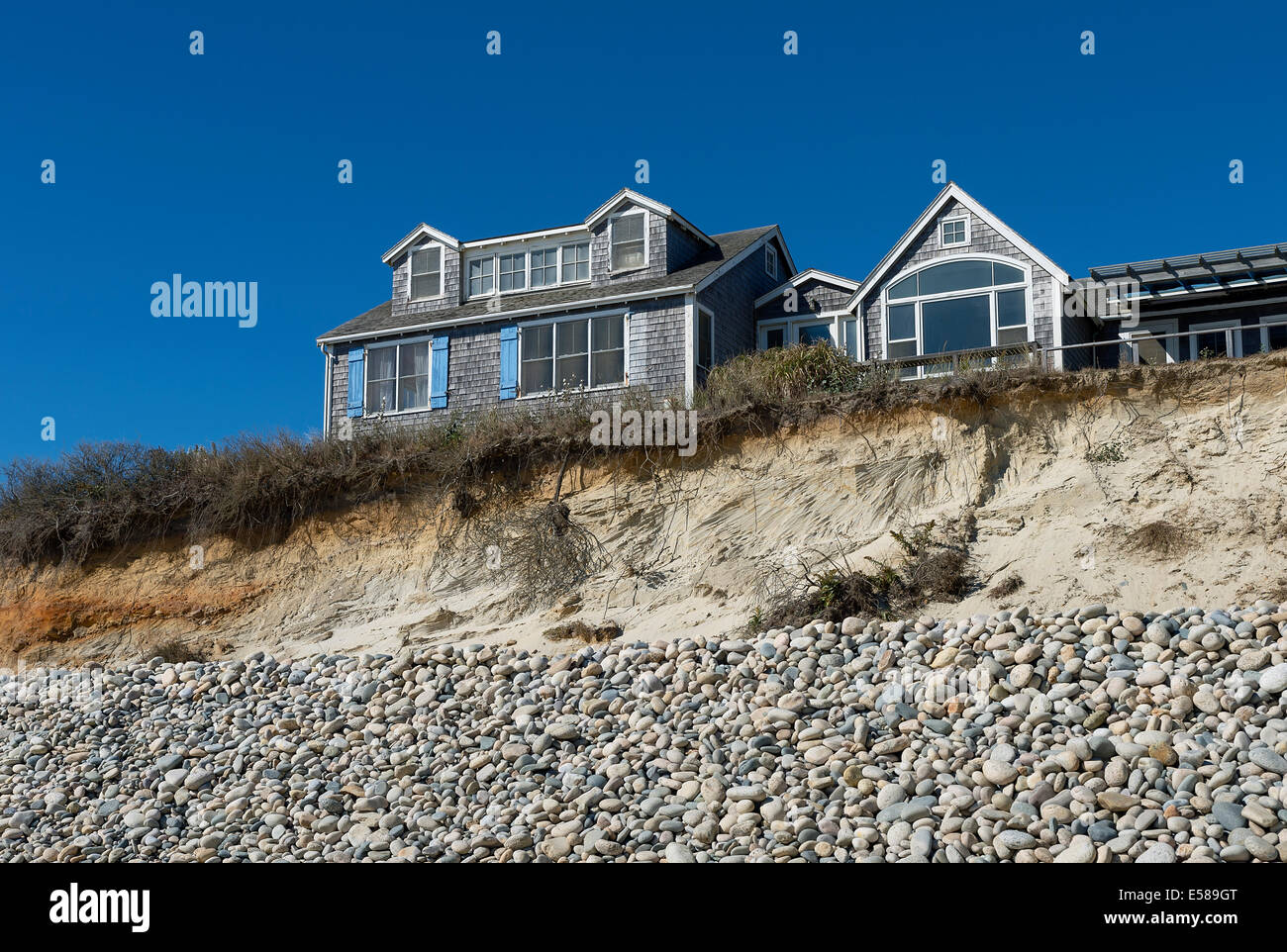 Beach house threatened by ongoing coastal erosion, Stonewall Beach, Chilmark, Martha's Vineyard, Massachusetts, USA Stock Photo