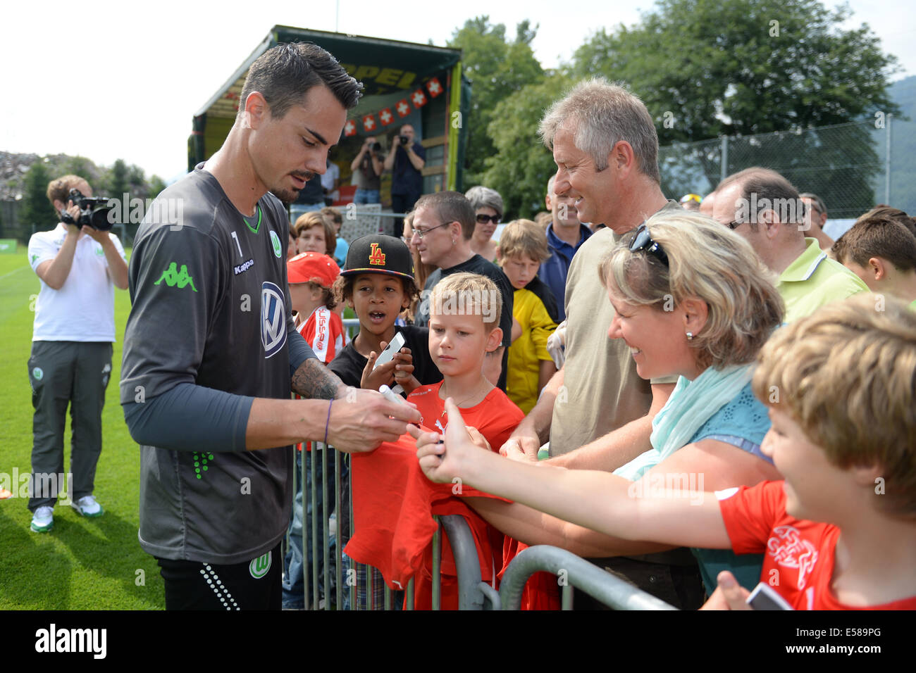 Goalkeeper Diego Benaglio of Bundesliga soccer club VfL Wolfsburg signs autograph for fans after a training session at the training camp in Bad Ragaz, Switzerland, 23 July 2014. Photo: FELIX KAESTLE/dpa Stock Photo