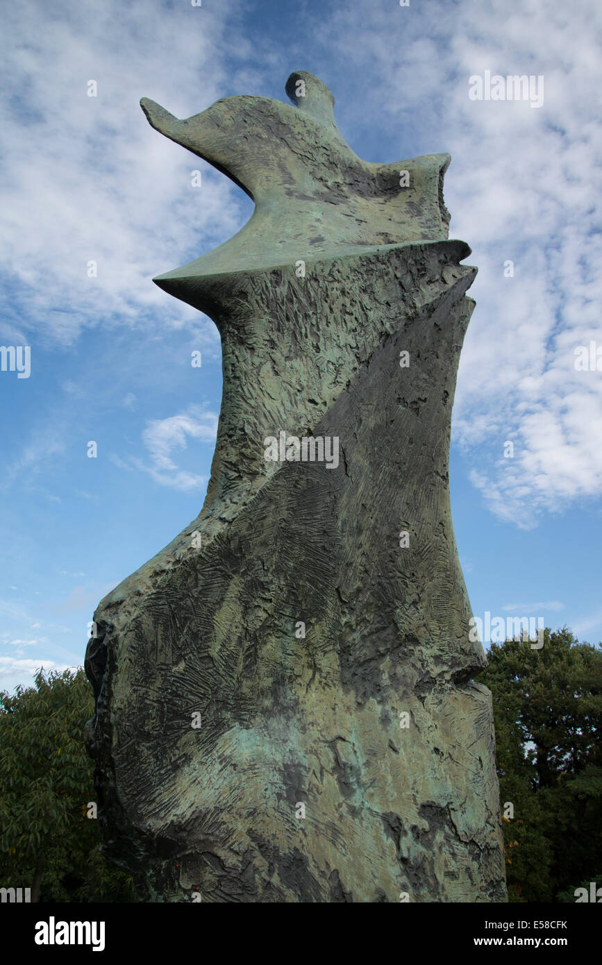 Henry Moore sculpture, Knife Edge Stock Photo Alamy