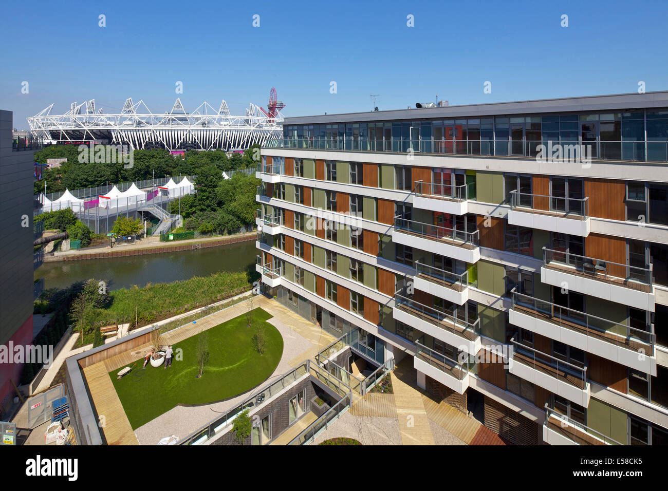 Balconies and courtyard garden of 419 Wick Lane London. New apartments built by Development securities Plc opposite the new Stock Photo