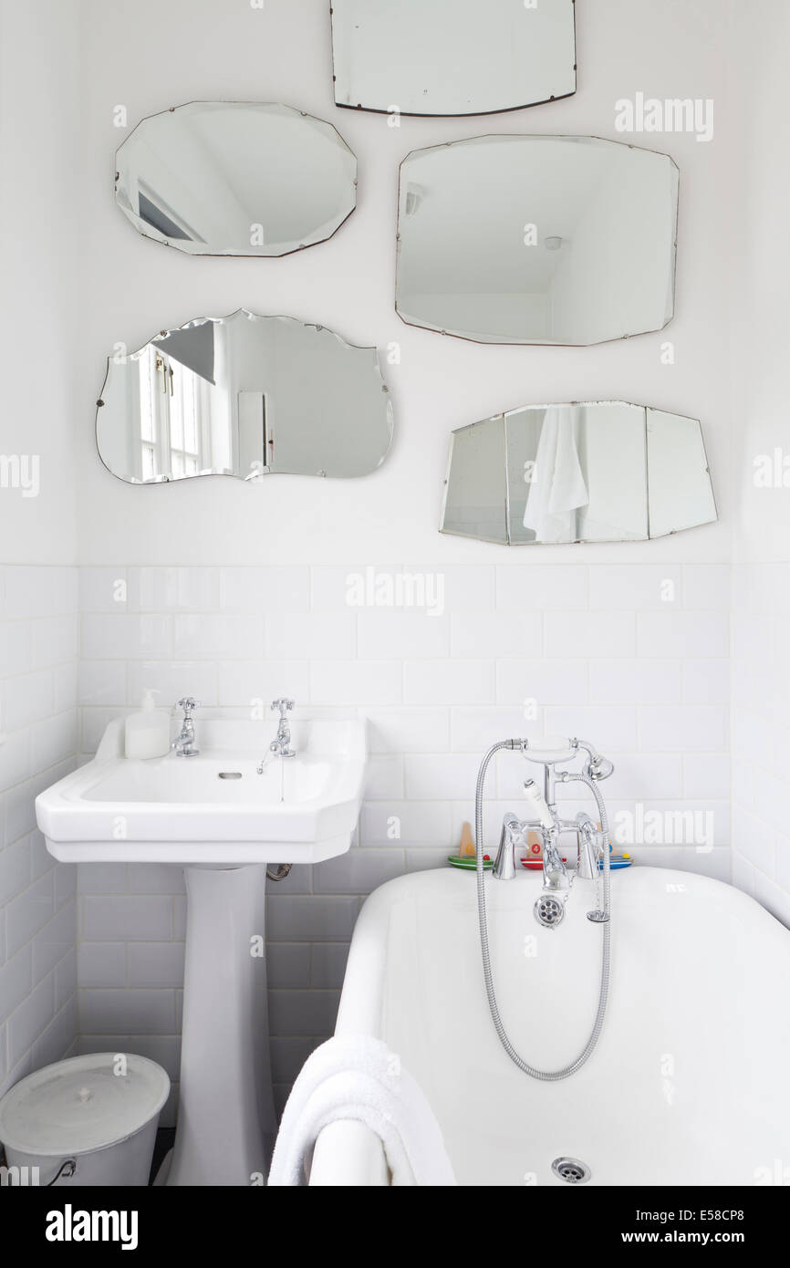 Pedestal wash basin hires stock photography and images Alamy